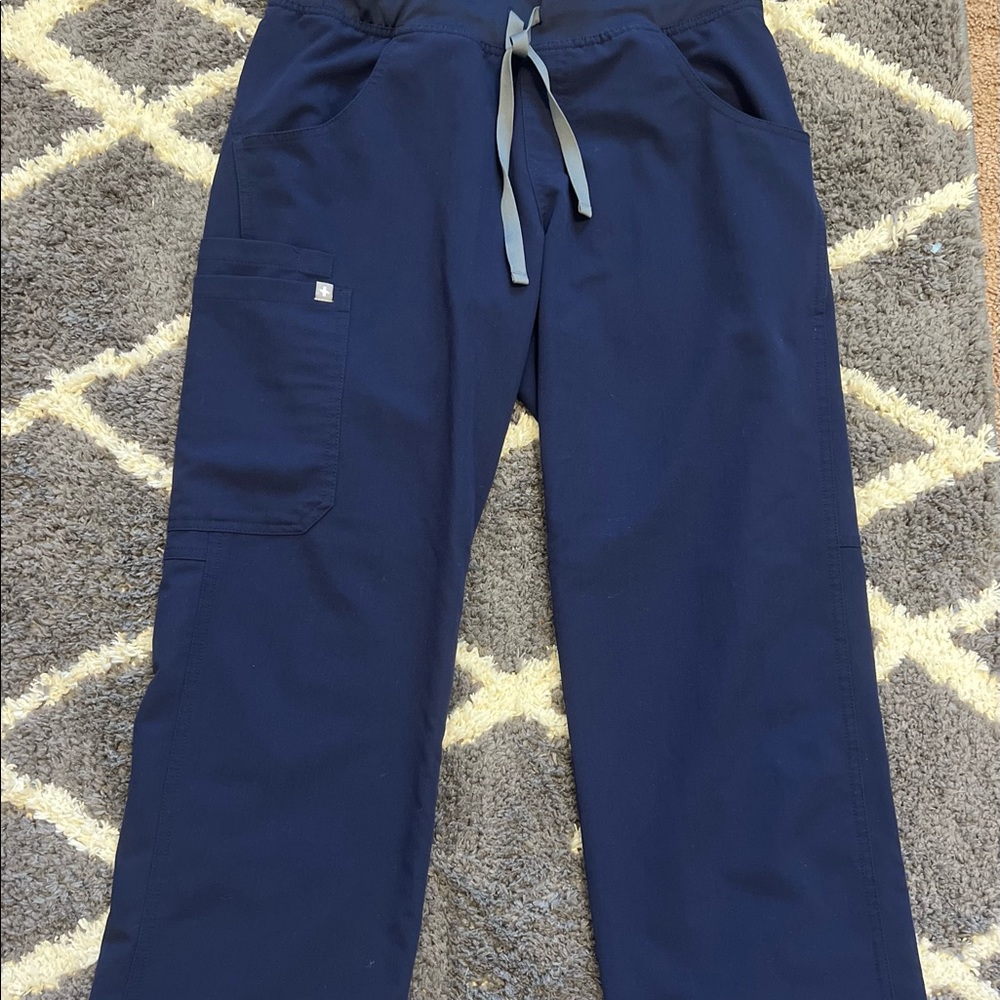Kade™ Cargo Scrub Pants. Women’s Small Petite. Navy.